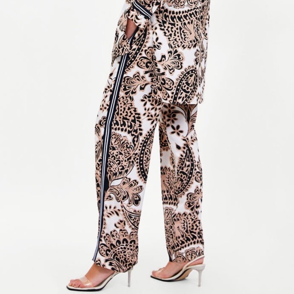 Zara Pants - ZARA PAISLEY PRINT PANTS SIZE SMALL